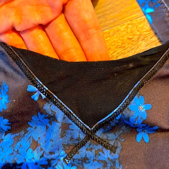 Lululemon In A Flash mesh Bra in Petal Pop in multi color with black background - Picture 5 of 11